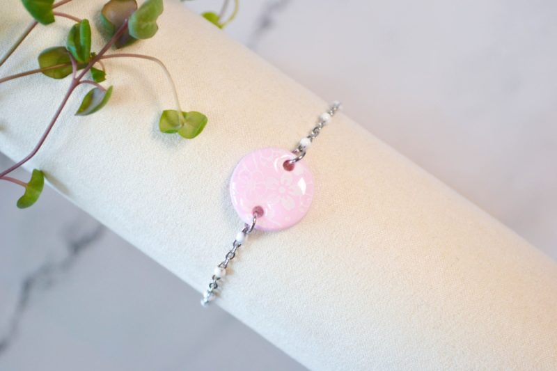 Bracelet Polymere Pinku Sakura argent et blanc scaled 1