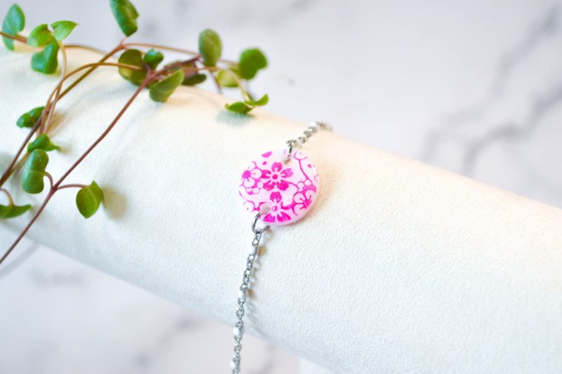 Bracelet Polymere Sakura Fuchsia argent et blanc biais scaled 1