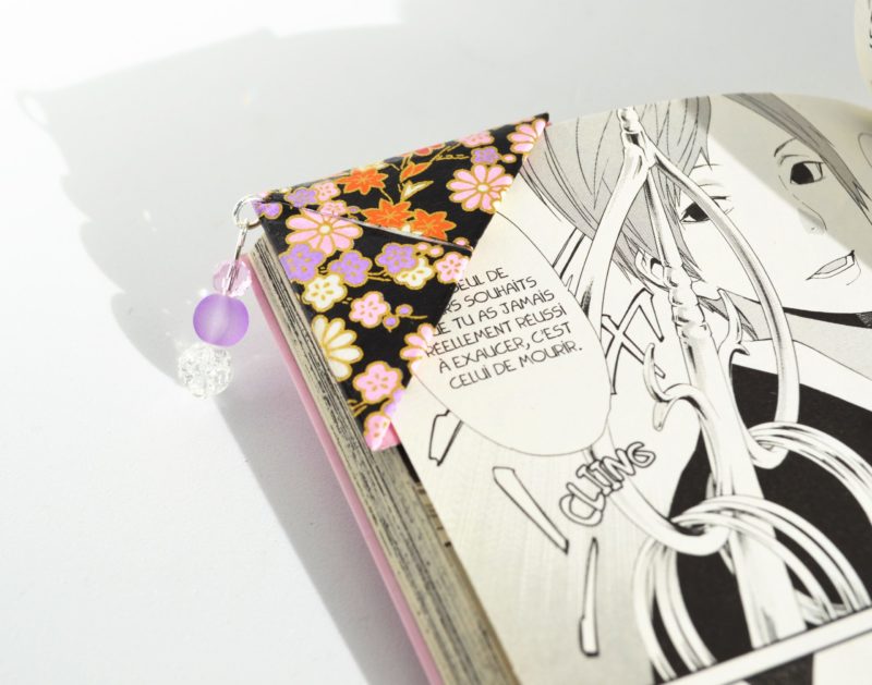 marque pages origami papier japonais washi noir rose fleurs perles livre scaled 2