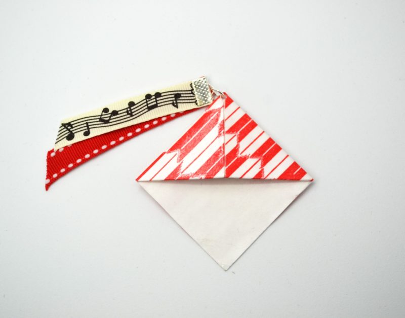 origami marque page geometrique rouge blanc face scaled 2