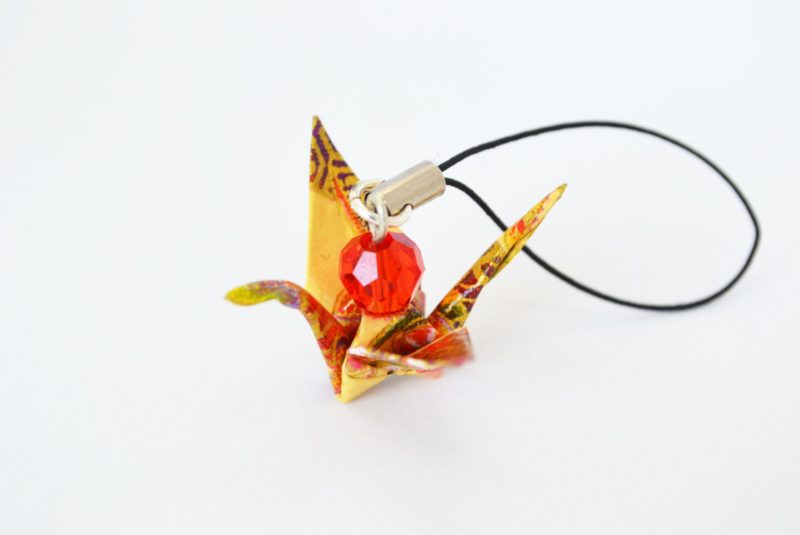 porte cles jaune rouge fleurs origami pliage perle washi 1 scaled 2