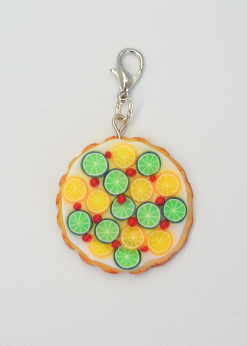 porte cles tarte aux fruits agrumes fimo scaled 2